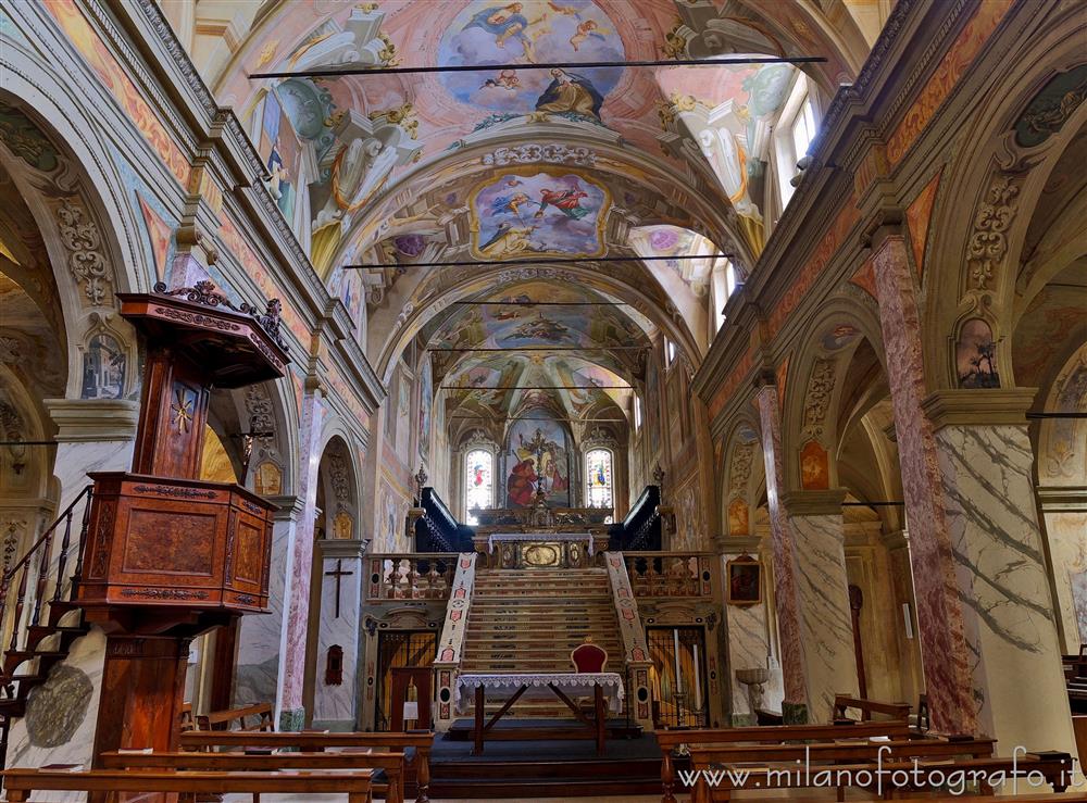 Soncino (Cremona) - Pulpito e presbiterio della Chiesa di San Giacomo